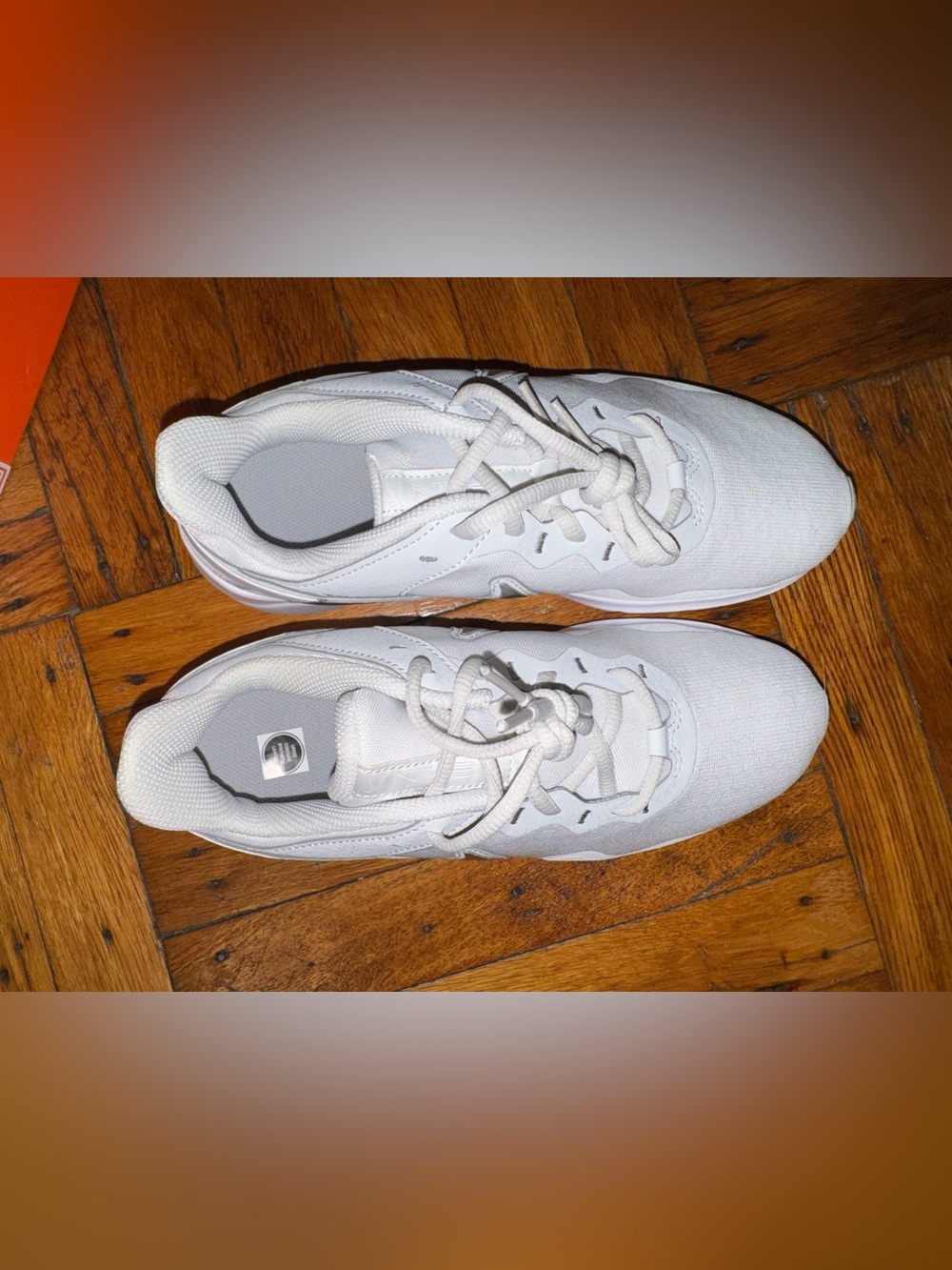 Nike Women's LEGEND ESSENTIAL 2 'PHOTON DUST METALLIC SILVER' - Picture 4 of 9